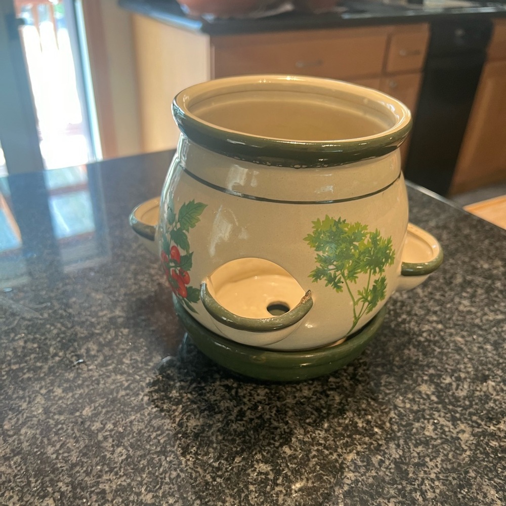 Vintage herb pot. Excellent vintage condition many spots on the sides for herbs. - Picture 2 of 8